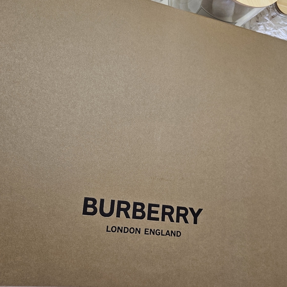 Burberry Checkered Handbag with Black and Brown Accents - Picture 6 of 8